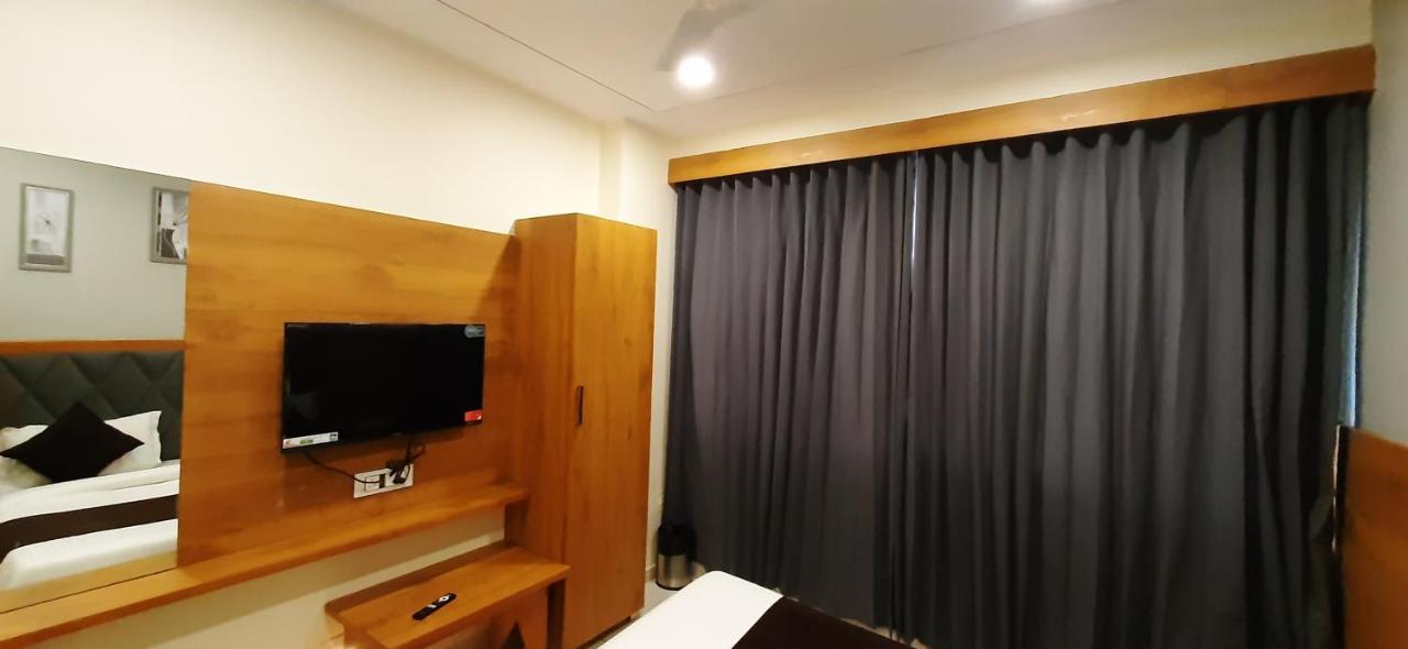 אחמדאבאד Hotel Suncity מראה חיצוני תמונה
