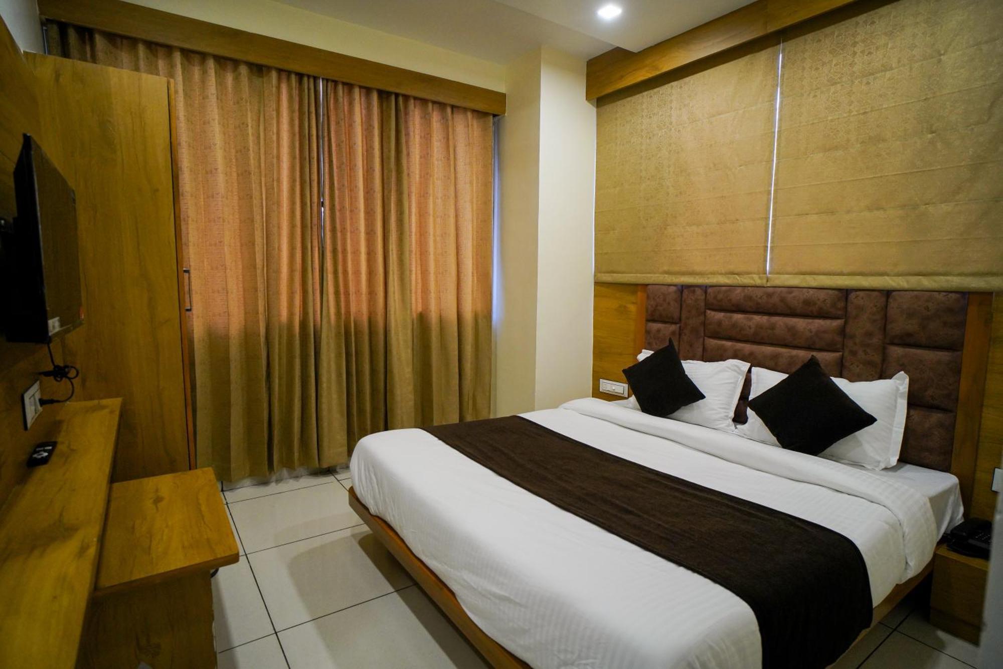 אחמדאבאד Hotel Suncity מראה חיצוני תמונה