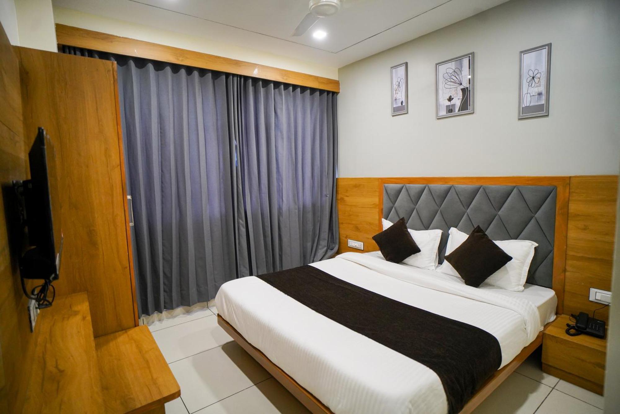 אחמדאבאד Hotel Suncity מראה חיצוני תמונה