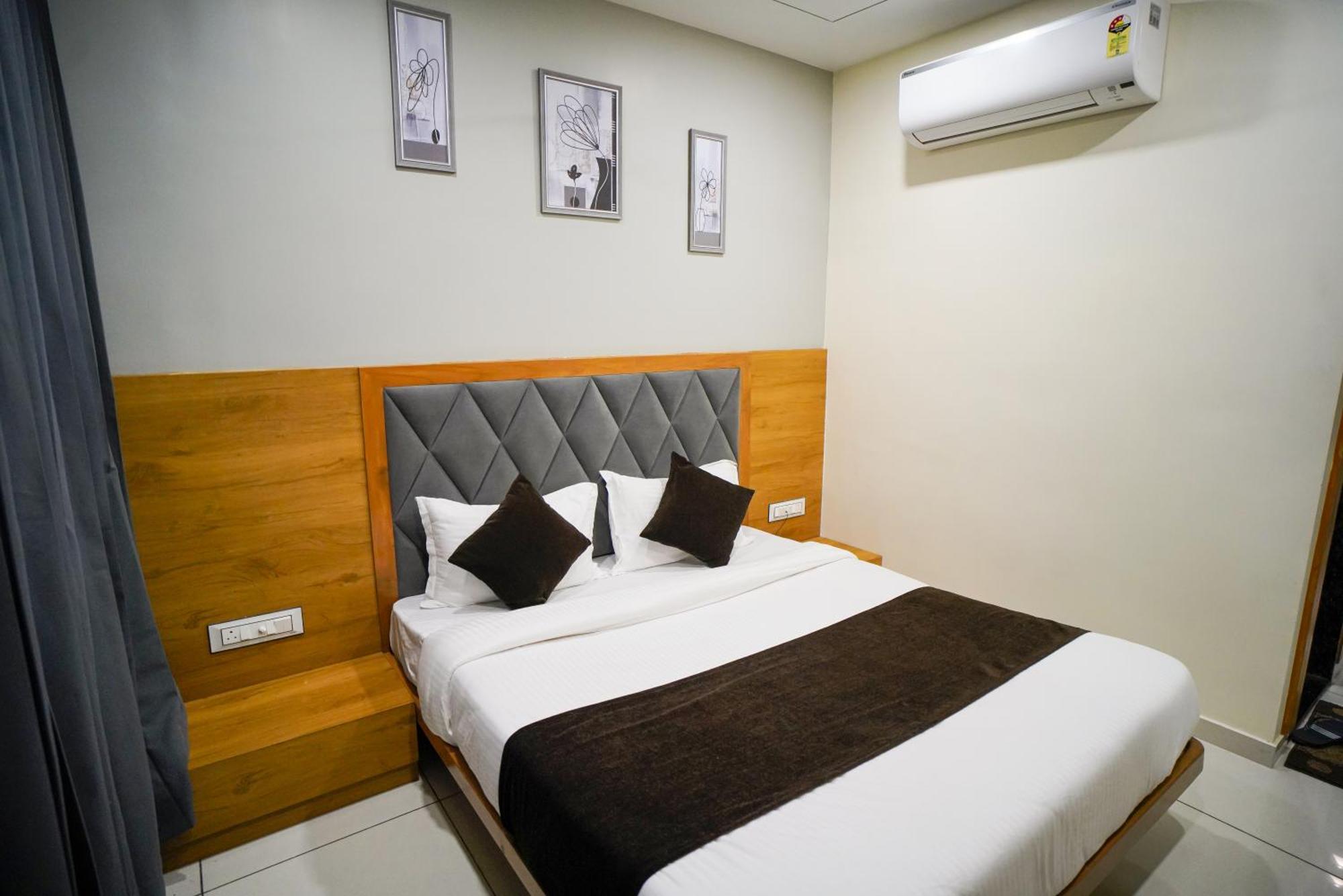אחמדאבאד Hotel Suncity מראה חיצוני תמונה