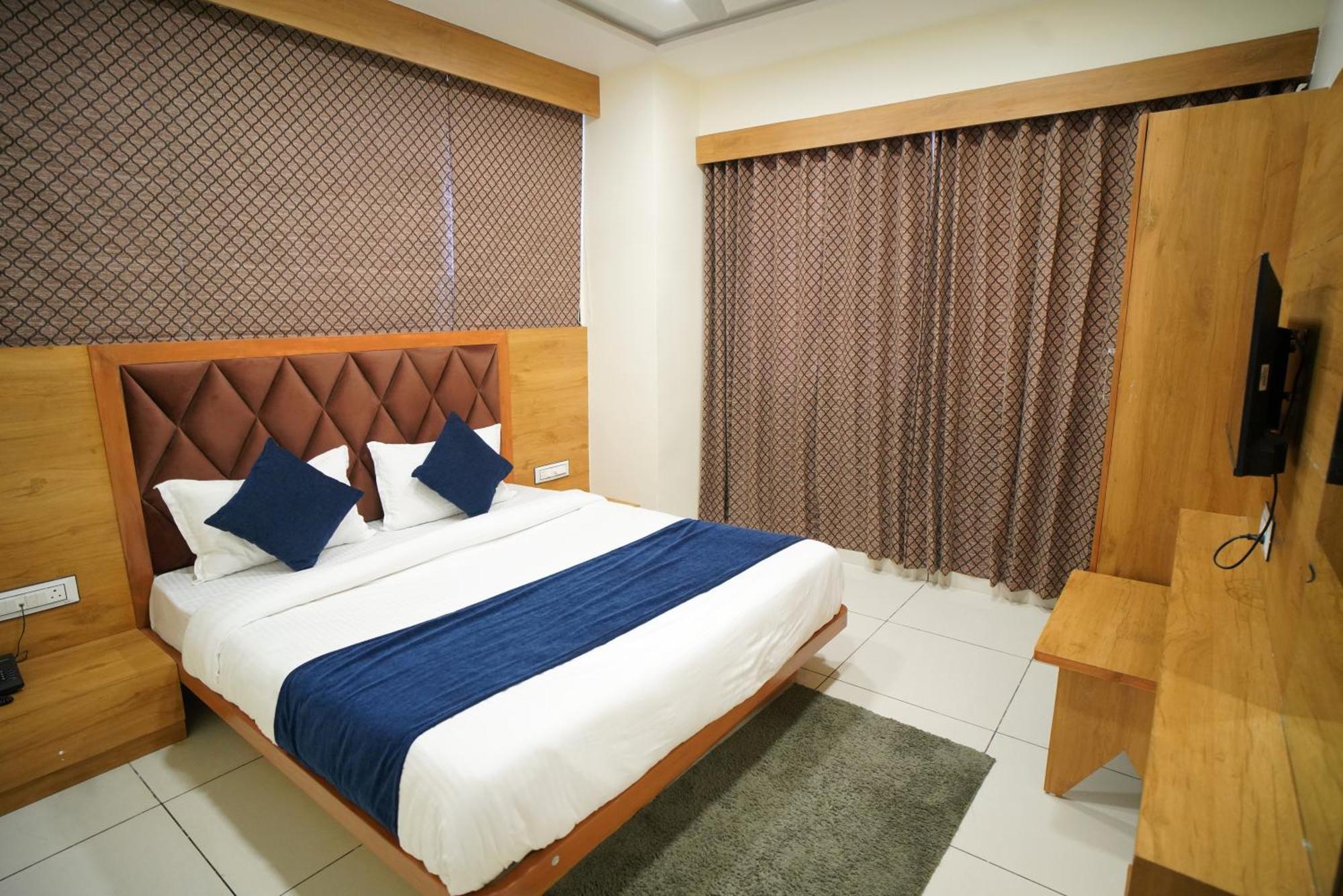 אחמדאבאד Hotel Suncity מראה חיצוני תמונה