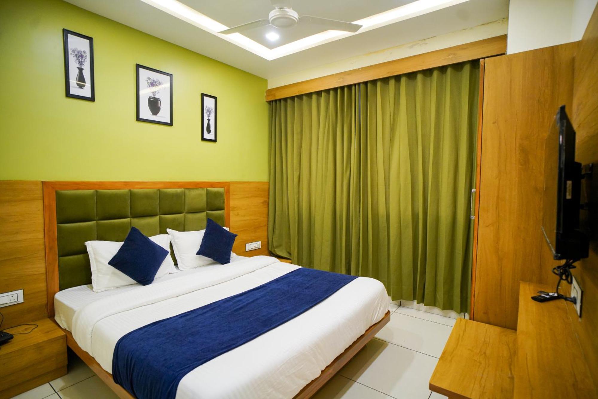 אחמדאבאד Hotel Suncity מראה חיצוני תמונה